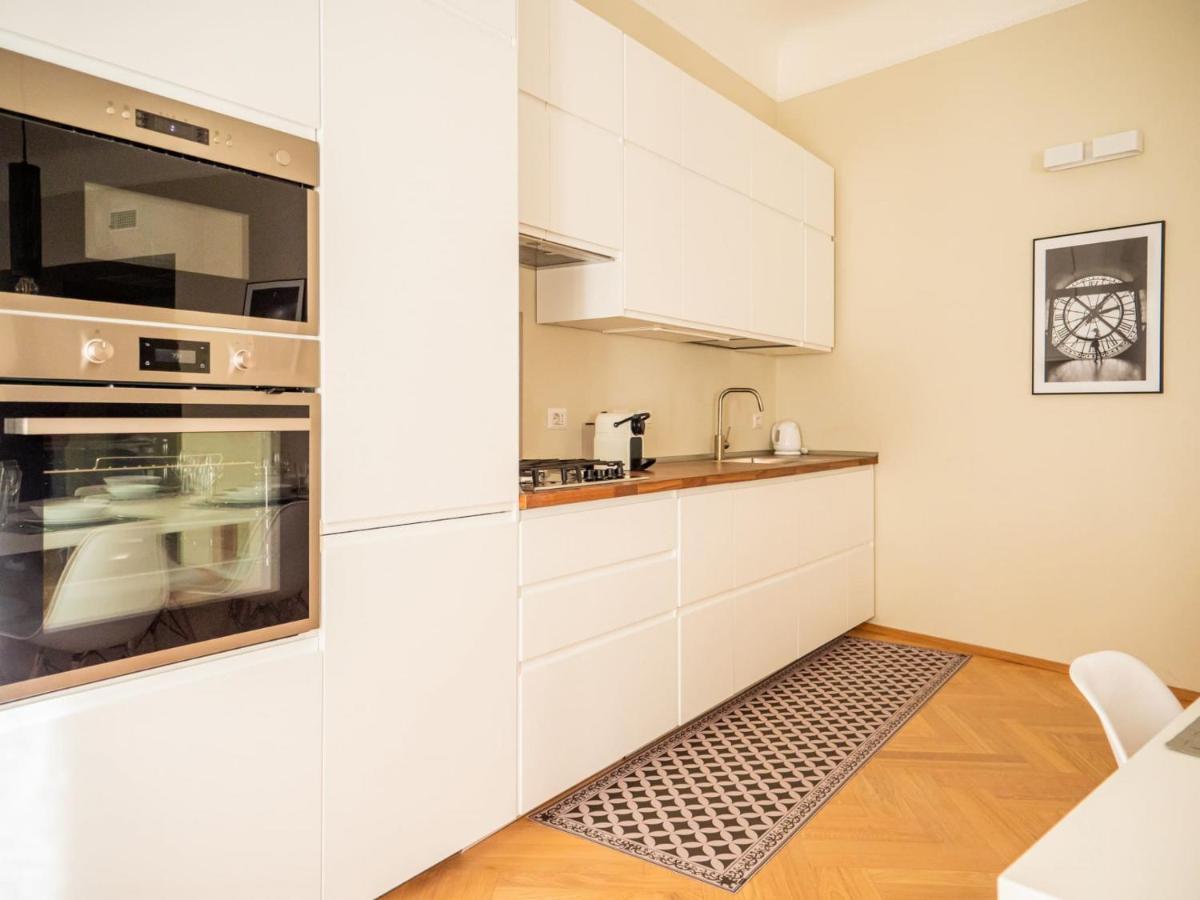 The Best Rent - Cozy Two-Bedrooms Apartment In Pasteur District Milan Bagian luar foto